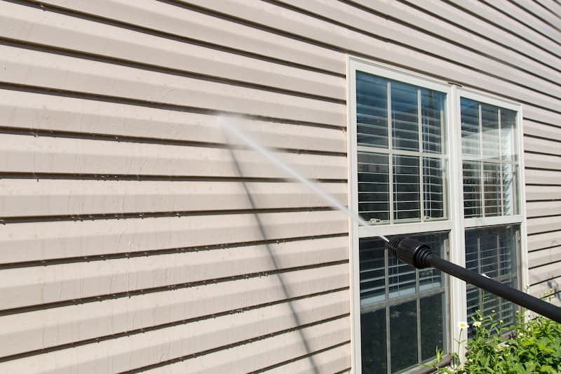 3 Reasons Summer Is The Best Time For Pressure Washing Your House